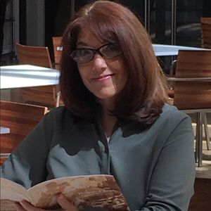 Meet your Posher, Debbie